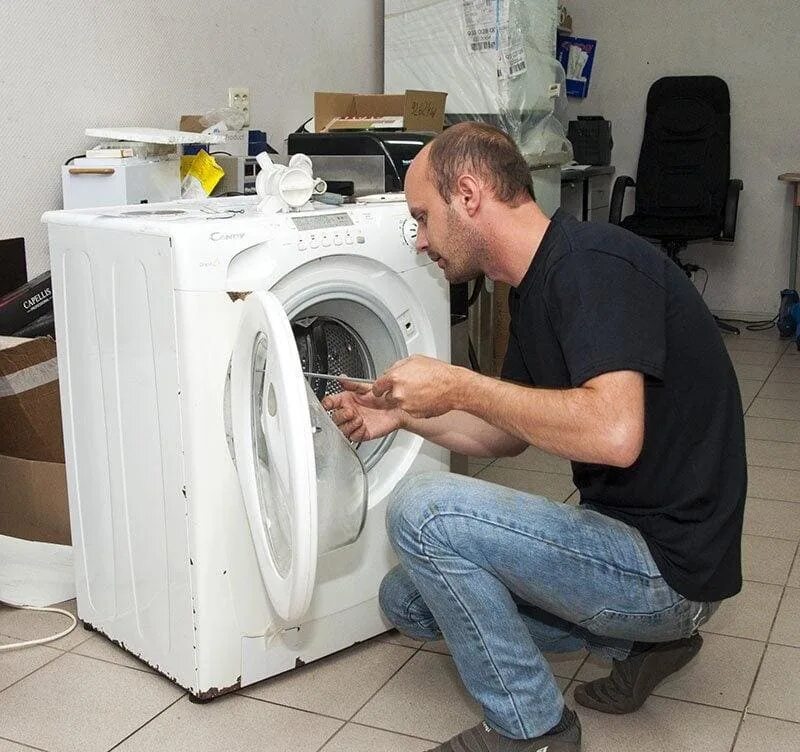 Стиральная машина. Мастер стиральных машин. Ремонт стиральных машин в кемерово. Ремонтник стиральных машин. Сломалась стиральная машина.