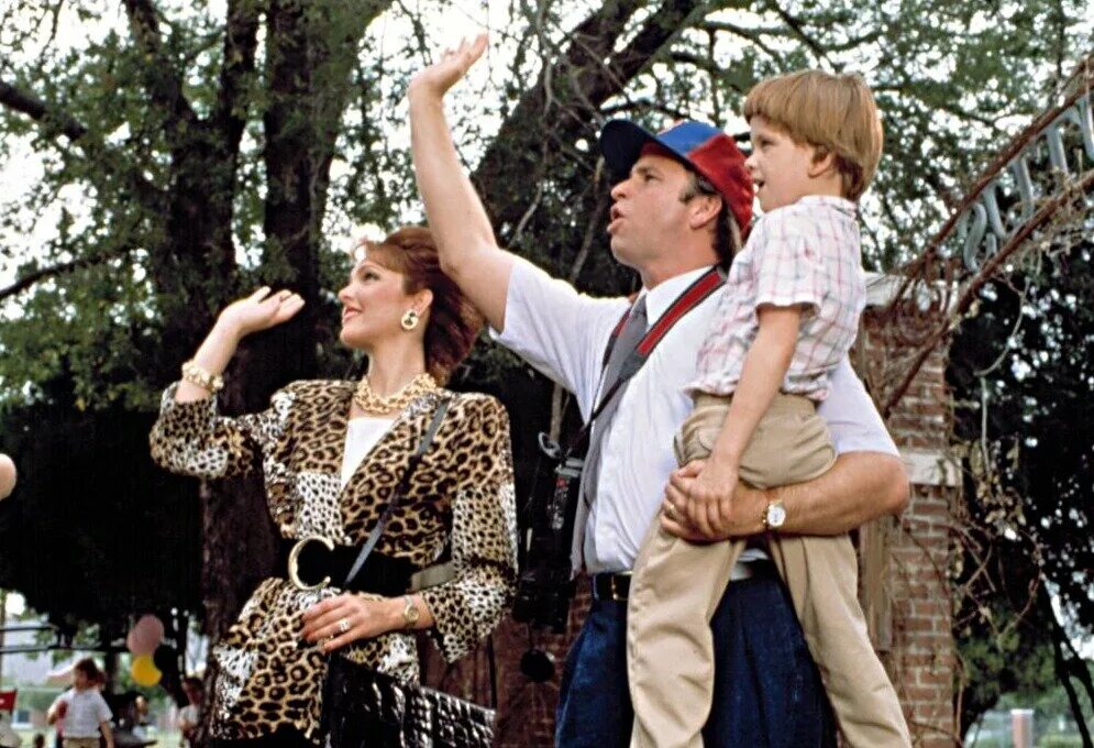 джуниор фильм трудный ребенок. трудный ребенок фильм 1990 майкл ричардс. трудный ребенок 1990 год. трудный ребенок фильм 1990. джуниор трудный ребенок.