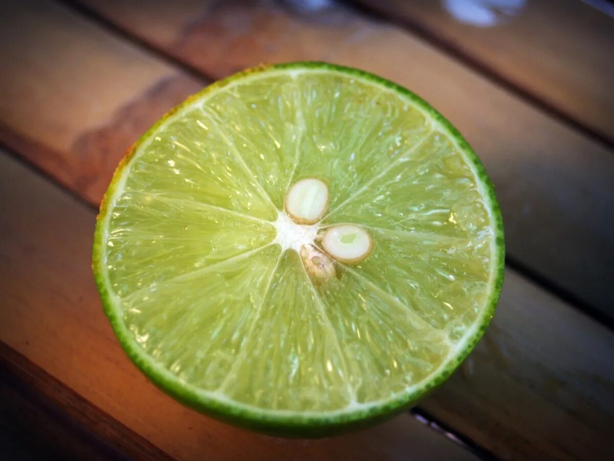 Лайм плод. Lemon лайм. Лайм и зеленый лимон. Лимон, лайм. Лаймовый фото.