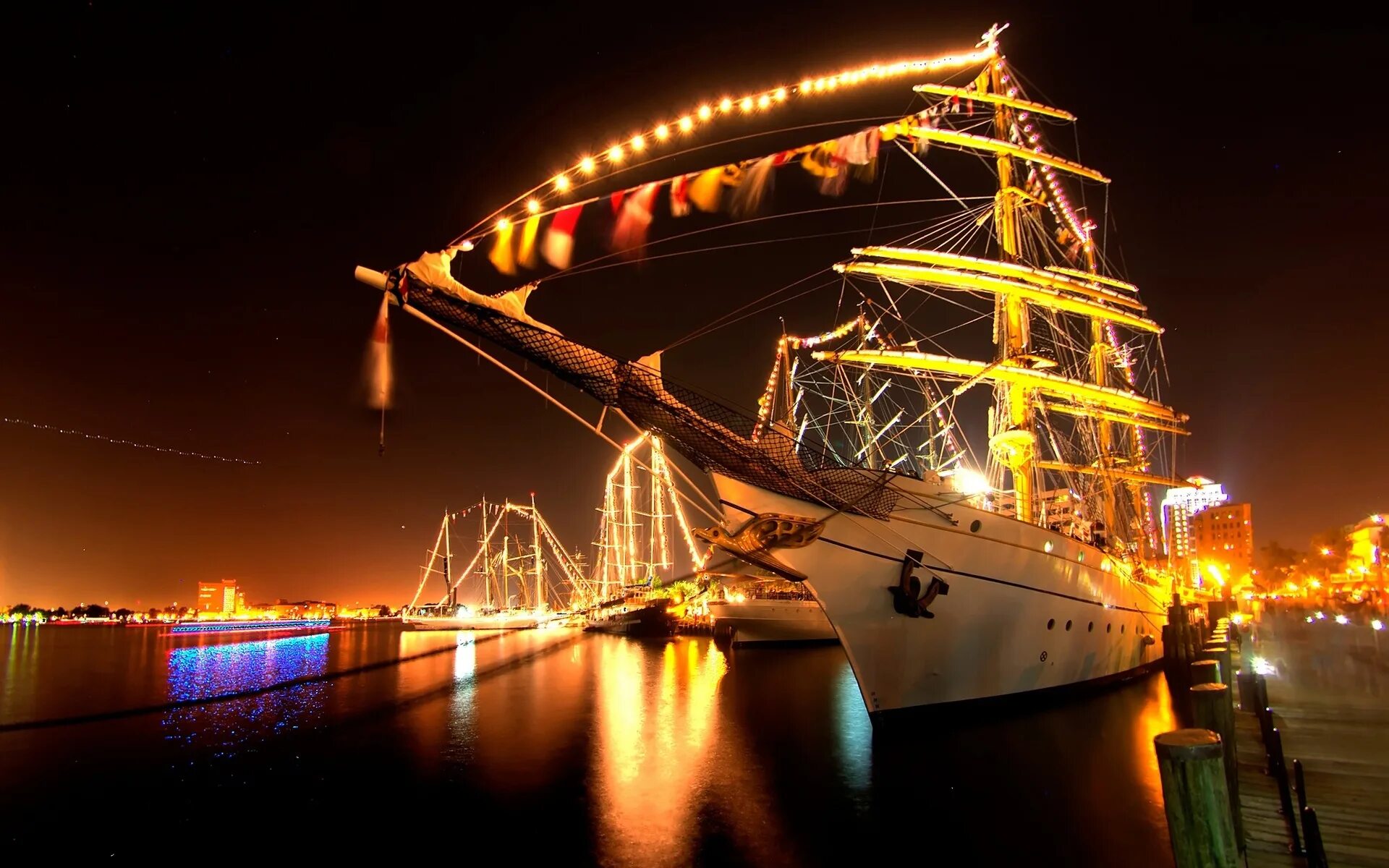 Ship light. Парусник мир. Корабль на рабочий стол. Ship light. Порт и корабли.