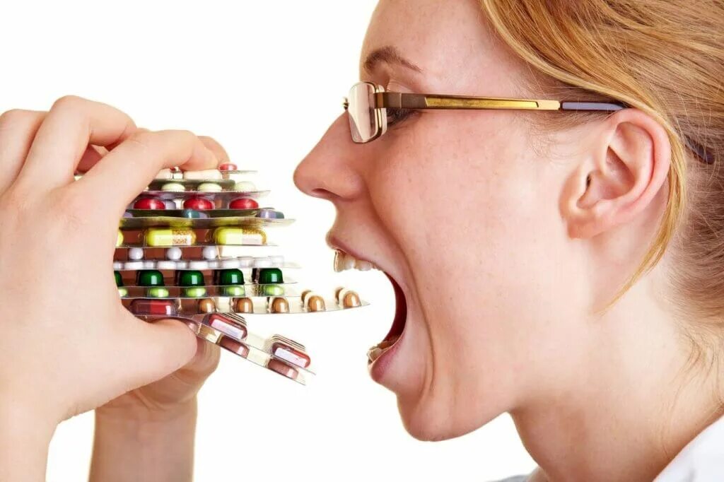 Человек и лекарство. Зависимость от лекарств. Человек ест таблетки. Лекарственные препараты и человек.