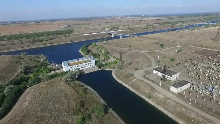 Мост в чонгаре. Магистральный канал. Дамба в артемовске. Каховский магистральный канал угмк. Каховский канал.