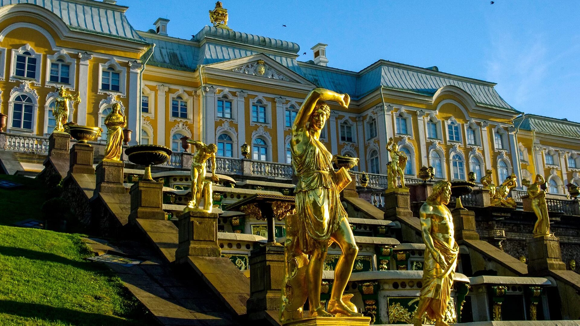 Петергоф музей экскурсии. Петергофский дворец в санкт-петербурге. питер музей петергоф. большой петергофский дворец, петергоф. петергоф. дворец в стиле барокко и фонтаны..