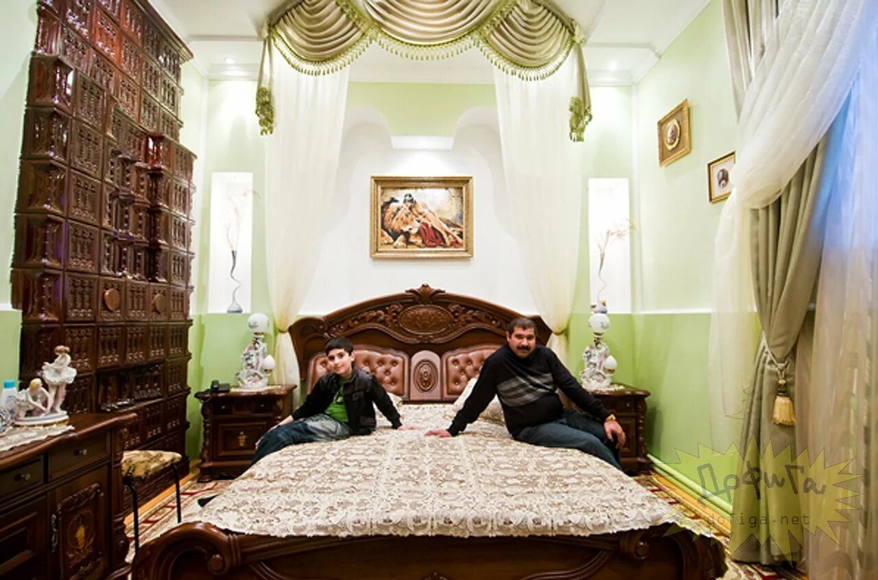 Цыганский стиль квартиры. Дворцы цыганских баронов. Вардо цыганский дом. Стиль дорохо бохато. Цыганские дома в румынии интерьер.