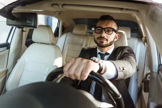 Pretty woman in sunglasses driving fast car фотография Stock Adobe Stock