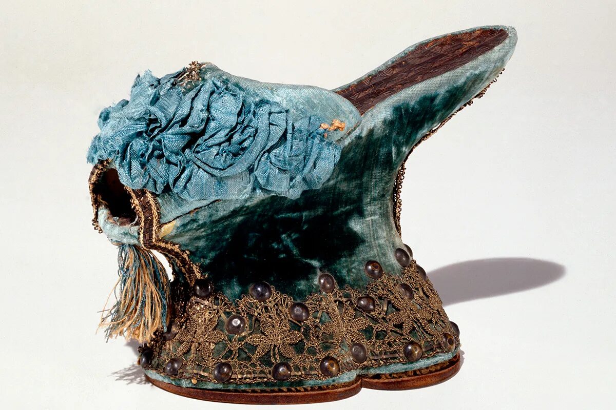 File:Chopines MET 1973.114.4ab 205492.jpeg - Wikimedia Commons
