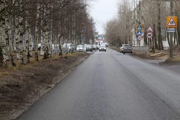 Фото Северодвинска улицы Тургенева. Северодвинцы жалуются на разбитый тротуар и дорогу на улице Седова. Северодвинцы качество.