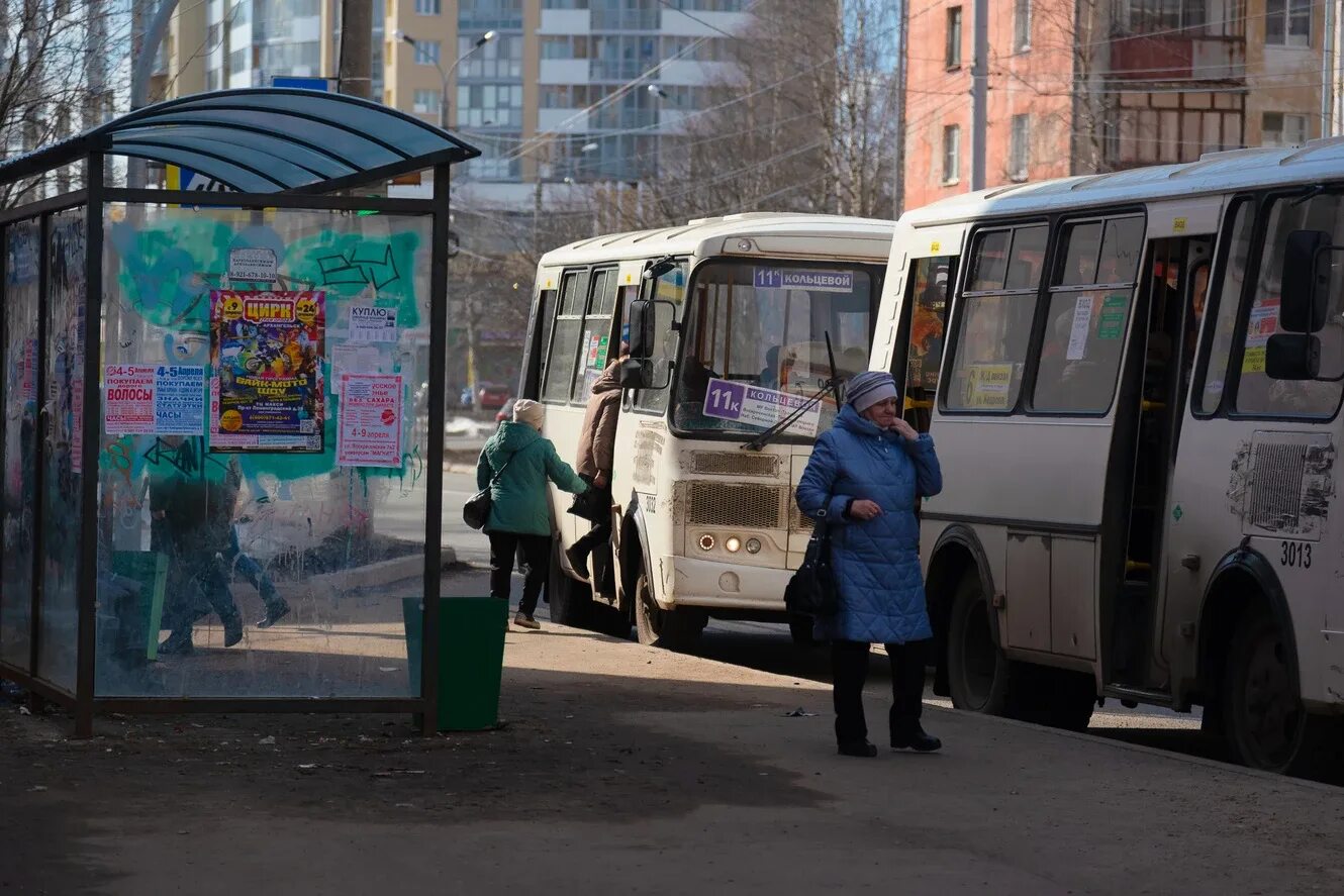 Какой автобус уехал. Автобусы Архангельск. Фото из автобуса. Русские автобусы. Общественный транспорт Новосибирск.