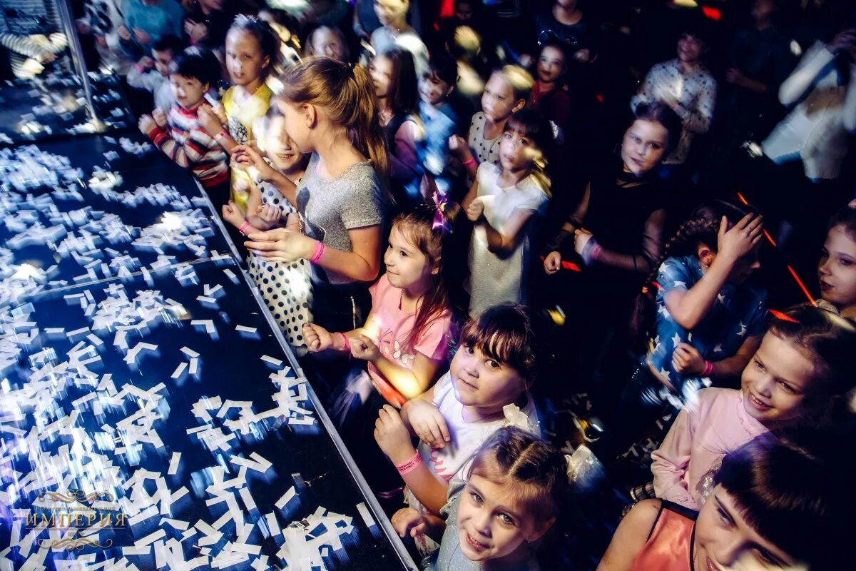 Новогодняя дискотека для детей 2022. Детская дискотека новый год. Новый год дети дискотека. Новогодняя дискотека для детей. Новогодняя дискотека для детей.