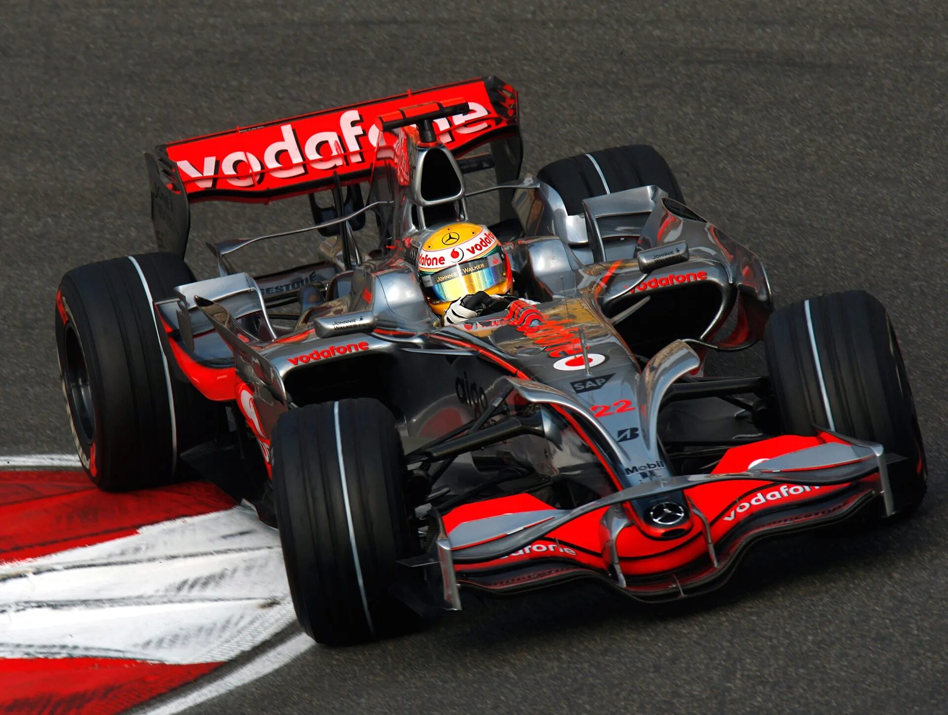 Mclaren mp4/22. Mclaren f1 1998. Макларен мерседес ф1. Мерседес макларен ф1. Мерседес макларен ф1.