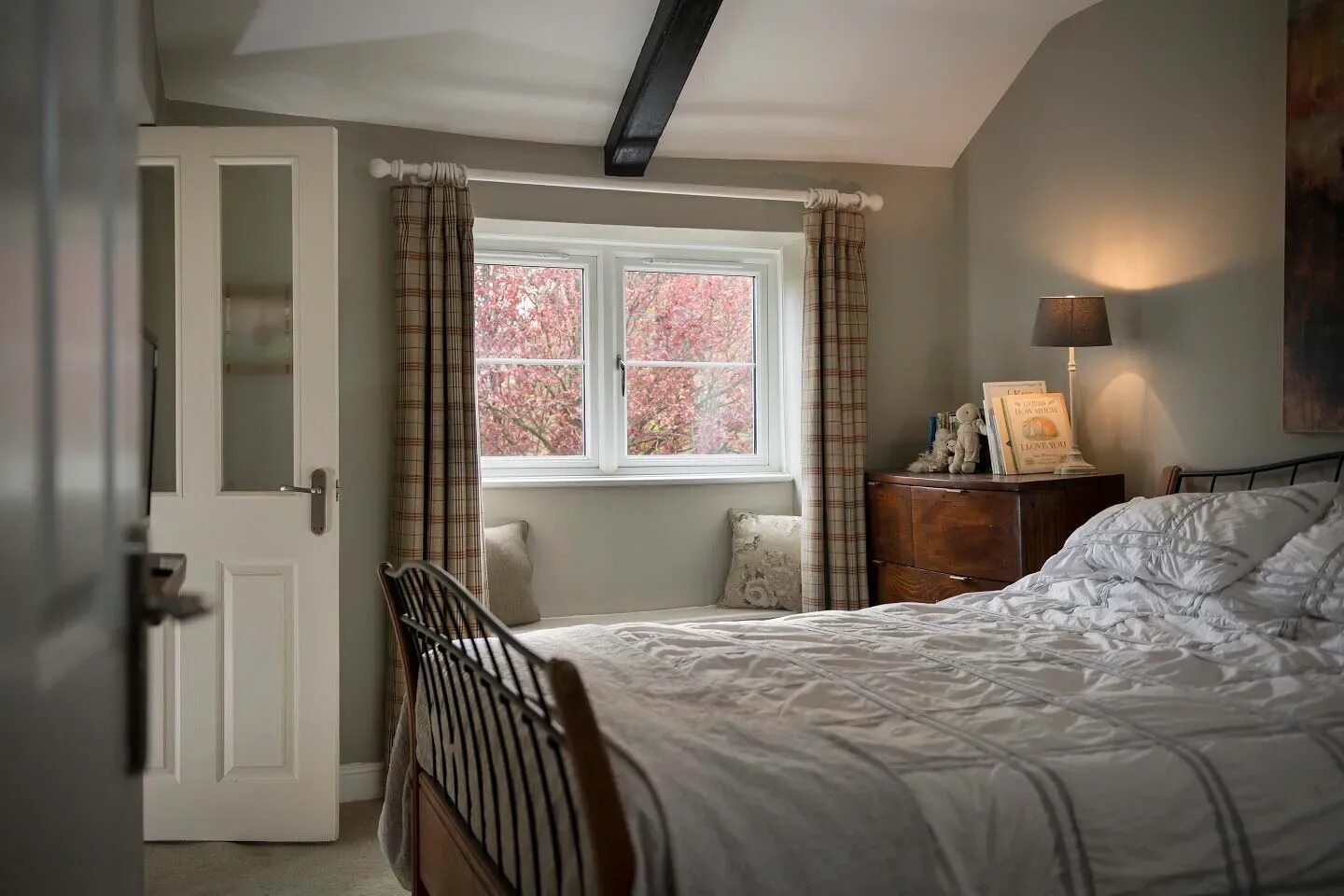 There 3 windows in the room