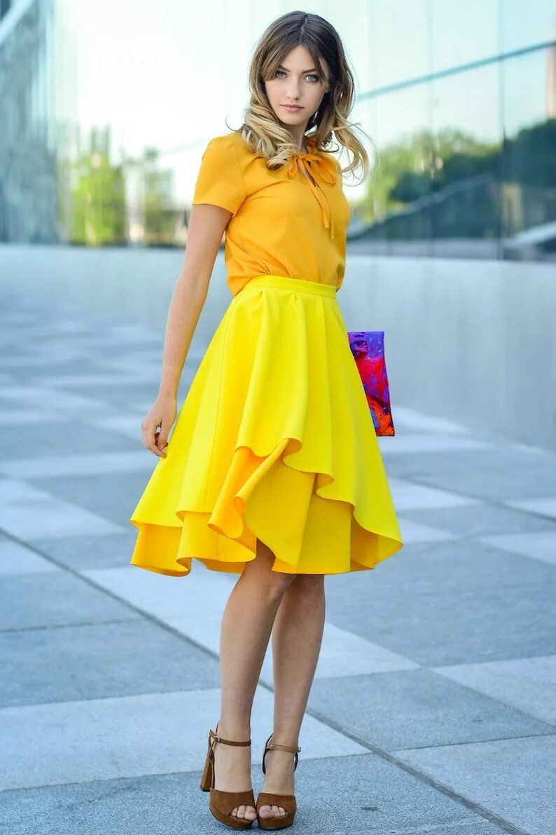 Желтые модные юбки. Желтая юбка. Желтая одежда юбки. Желтая юбка. Длинная желтая юбка.