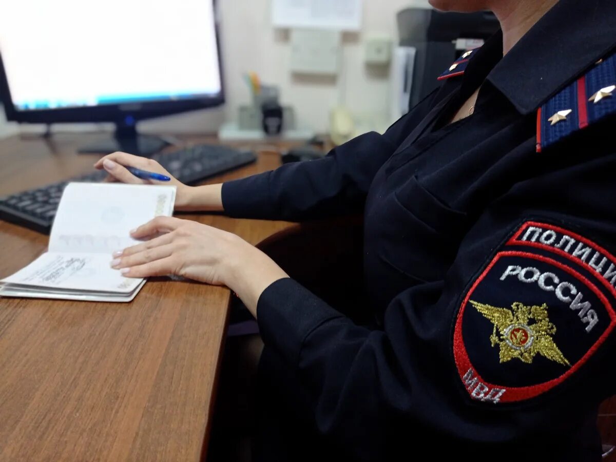 Работа миграционного отдела. Фмс мвд россии. Сотрудники гу по вопросам миграции. Подразделение по вопросам миграции. Уфмс курск.