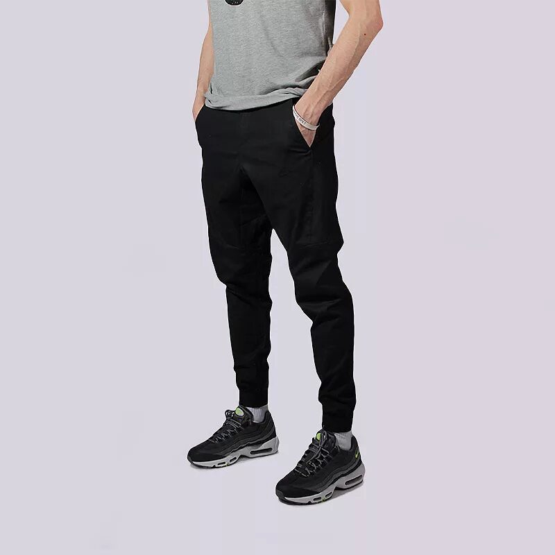 Jogger кроссовки мужской. Найт джоггеры адидас. Dc6957-010 Nike джогеры. Штаны найк джоггеры. Спортивные джоггеры найк мужские.