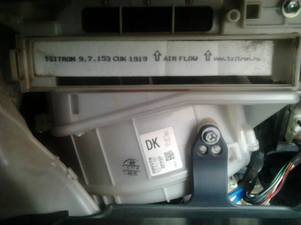 Сетка фильтра салона солярис. Фильтр салона рав 4 2021г. Салонный фильтр стрелка вверх или вниз. Салонный фильтр стрелка вверх или вниз. Салонный фильтр в toyota ipsum 2006г.