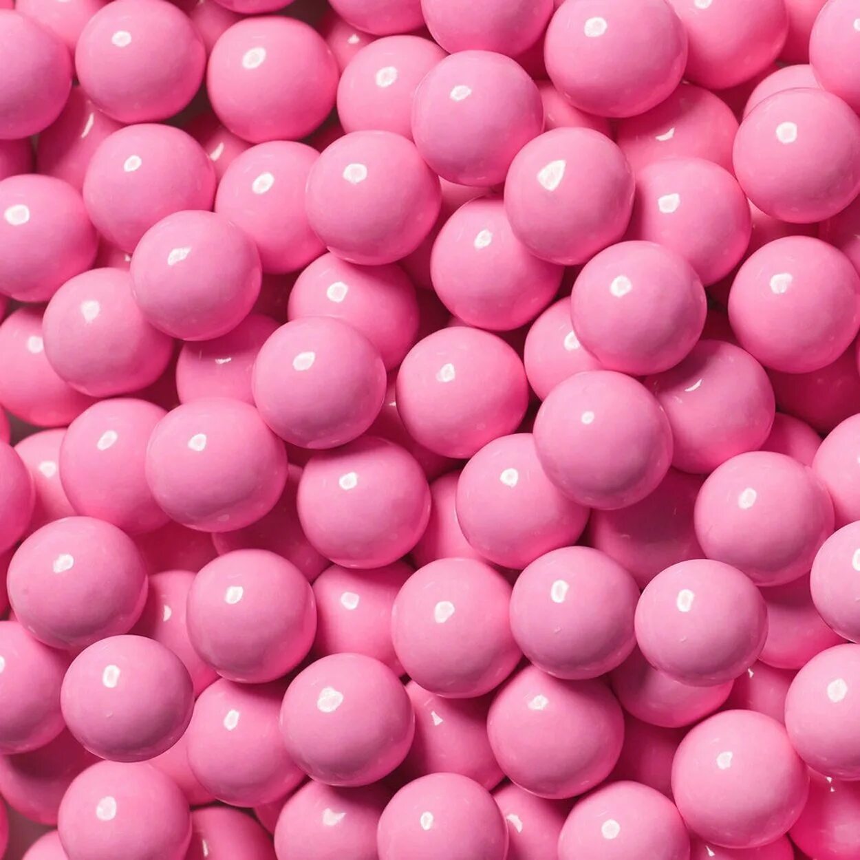 Розовые конфеты. Розовый цвет. Конфетки розового цвета. Конфеты розовые круглые.