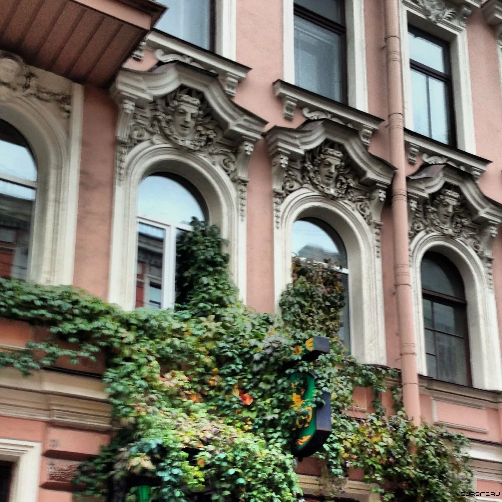Фасады зданий старые. Старый фонд фасад санкт-петербурга. старый фонд спб фасады. здания лэти спб фасад. старый фонд питер здания.