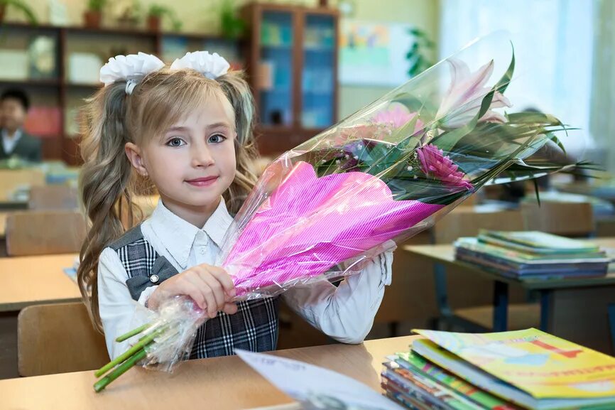 Подарок девочкам в школе