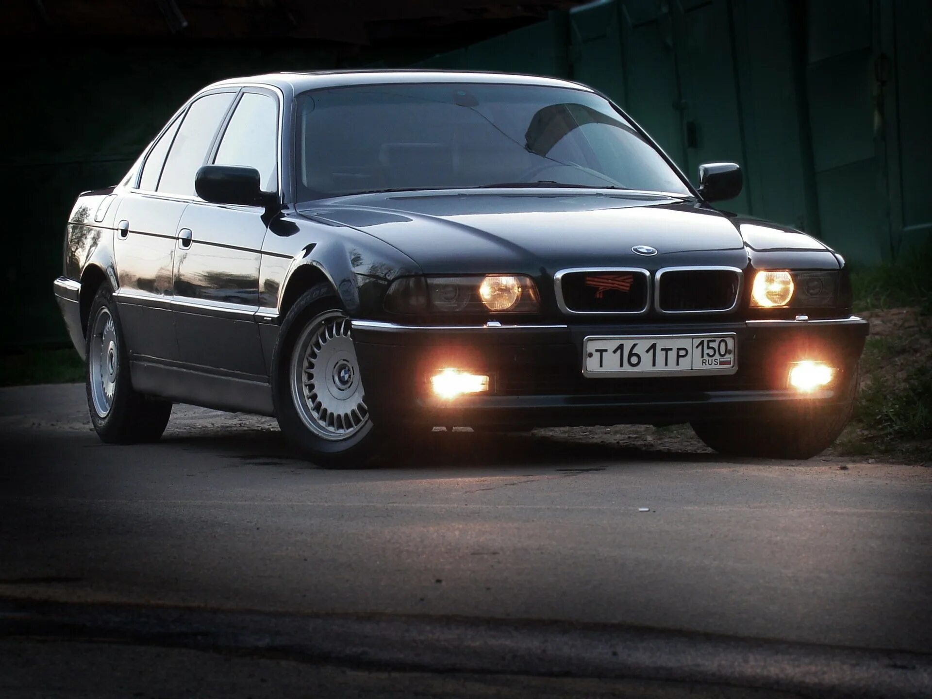 Бмв е34 номера. БМВ 7 е34. БМВ е34 750. BMW 5 Series e38. БМВ 7 750.