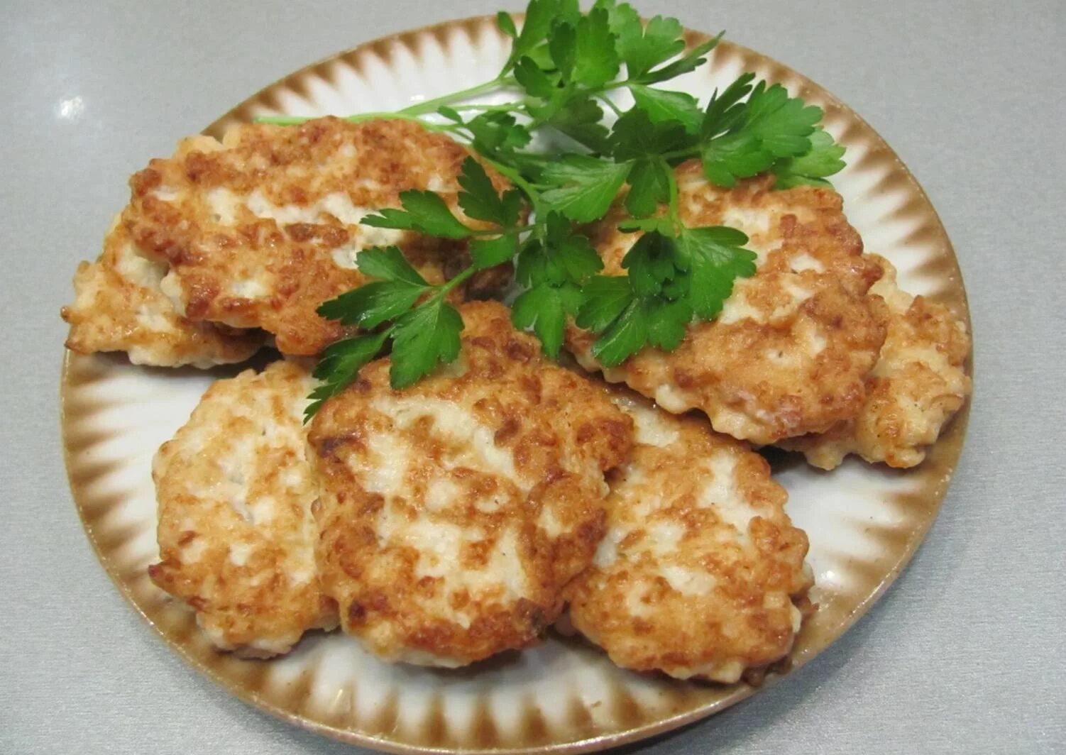 Рецепт рубленных куриных котлет пошагово на сковороде. Куриные ландорики. рубленные котлеты. рубленые куриные котлеты. котлеты натуральные рубленные.