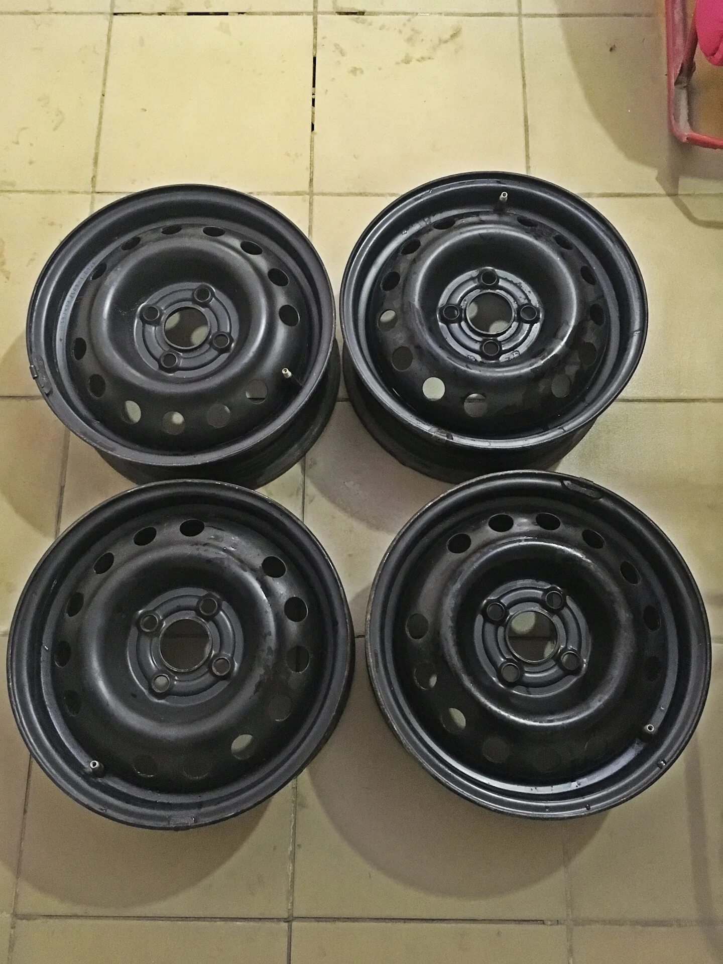 Диск колесный matiz r13. Штампы нексия р14. Нексия на 14 дисках штампах. Штампы дэу нексия r14. Штамповка на дэу нексия r14.