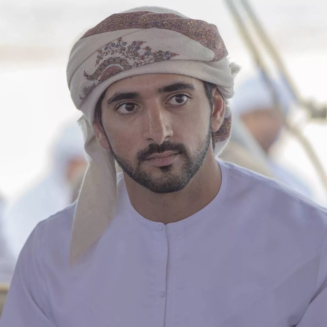 Дубайский шейх. Аль Мактум принц. Шейх Хамдан ибн-Мухаммед Аль-Мактум. Араб принц Хамдан.