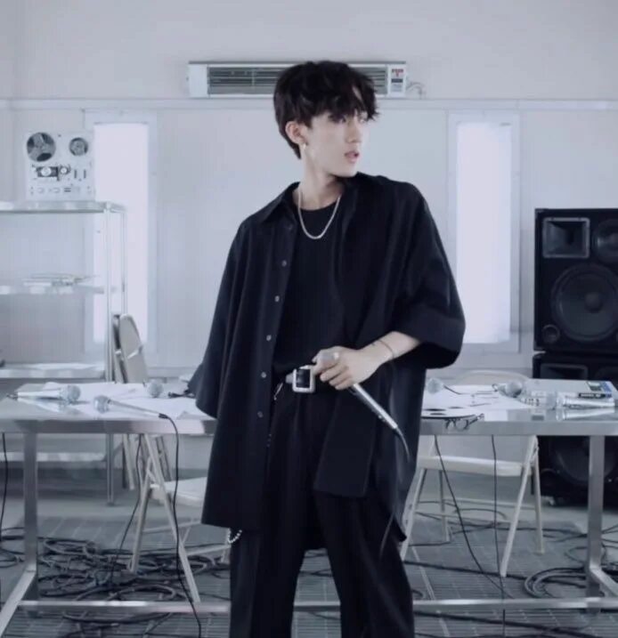 Чанбин из stray kids. Рост чанбина из стрей. Чанбин stray kids рост. Чанбин stray kids 2021. Чанбин из stray kids в полный рост.