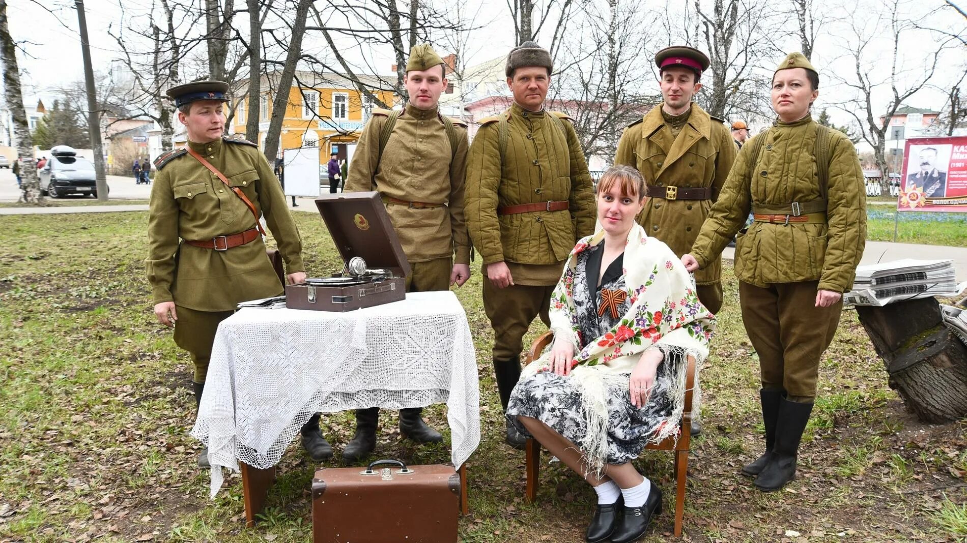 45 го. Конкурс военного костюма. костюмы 40-х на день победы. конкурс нарядов на 9 мая. стиль весна 45 года.