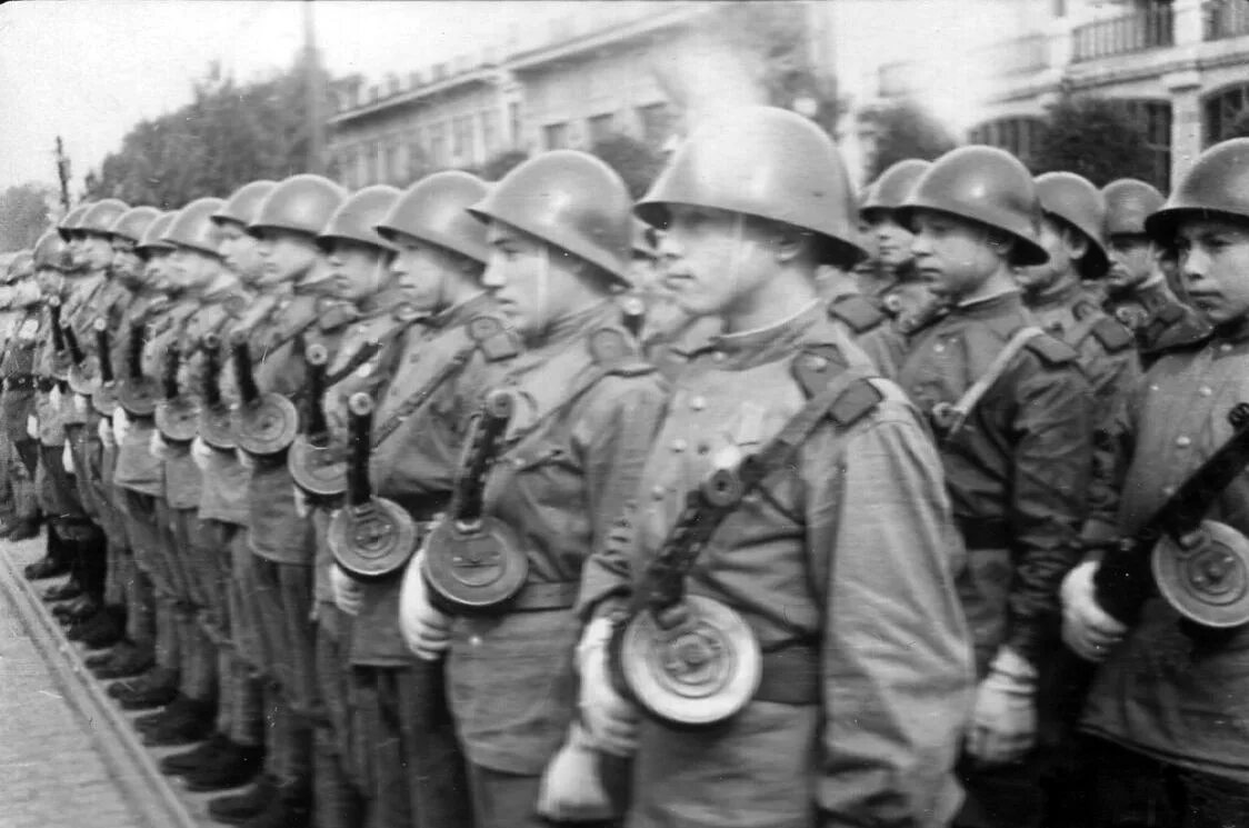 16 сентября 1945 парад в харбине. Харбин парад Победы 1945. Парад в Харбине 1945г. Парад Победы в Харбине. Парад Победы в Харбине 16 сентября 1945 года.