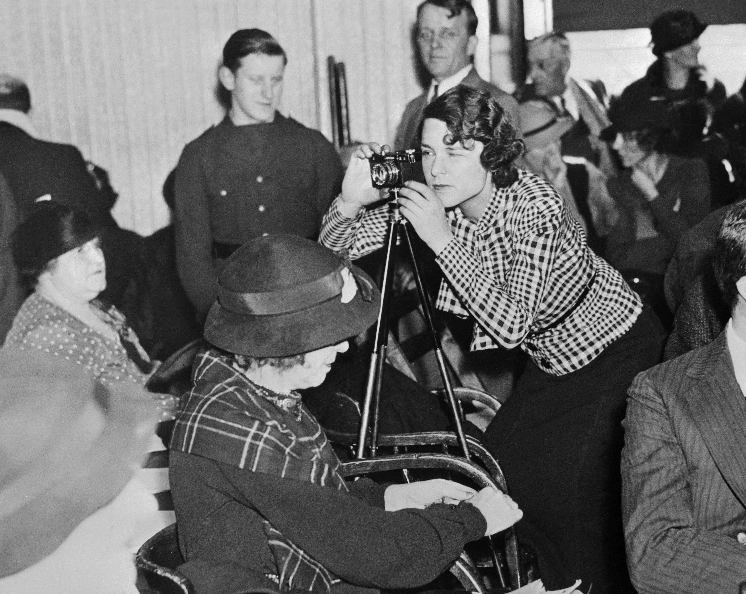 Известные исторические фотографии. Margaret Bourke-White. Margaret Bourke White в Москве. Журналисты 20 века.