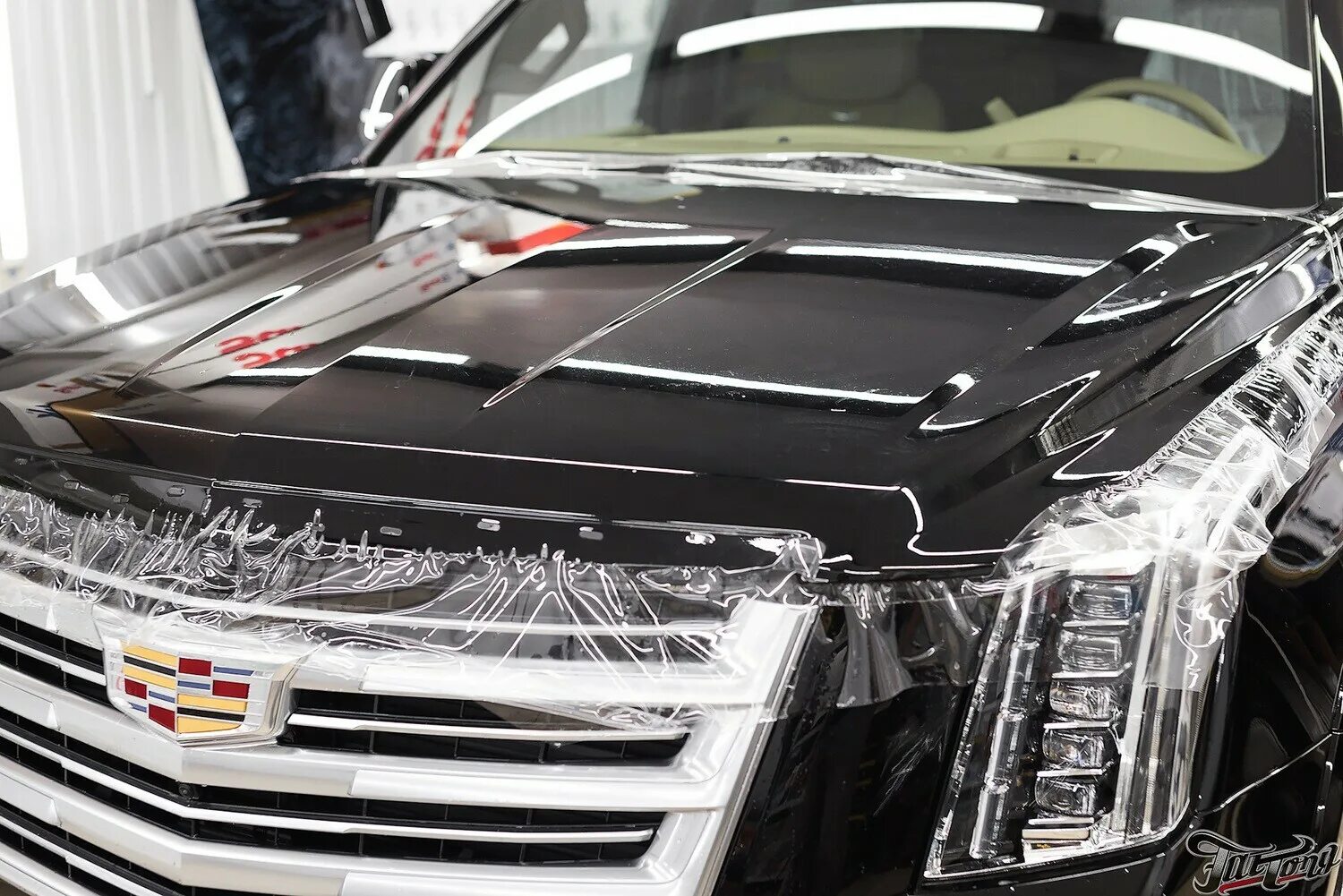 Антигравийная пленка tekko, tsfppf60new. Бронирование пленкой автомобиля. Машина в пленке. Виниловая пленка. Бронирование пленкой автомобиля.