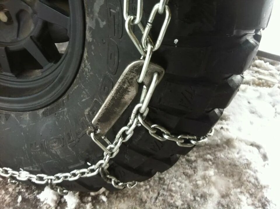 Как одеть цепи противоскольжения. Цепи противоскольжения goodyear t-100. sdlg 9190 цепи противоскольжения. цепь противоскольжения t171640 u-grip (16 мм на колеса 30.5-32, 75065-34). цепь противоскольжения для 23х5.