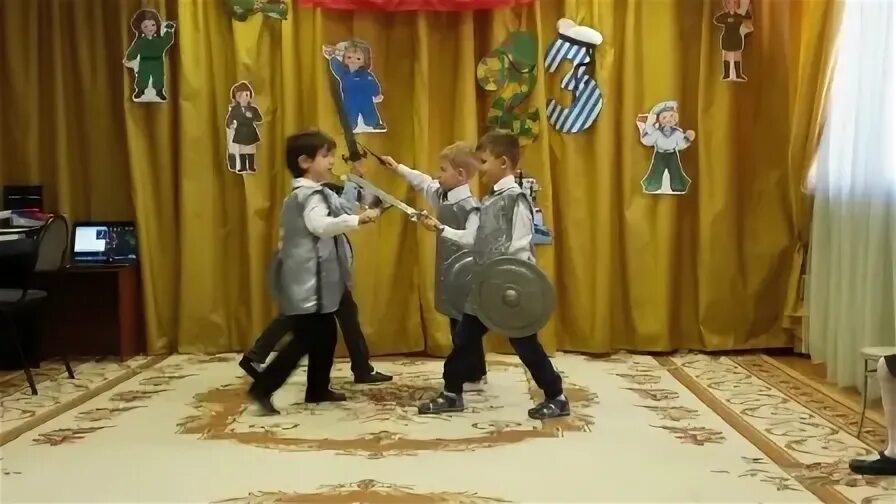 Учителя гбоу итш усиевича. Имени п р поповича. Имени п р поповича. Пионерский лагерь поповича. Школа дважды героя советского союза поповича.