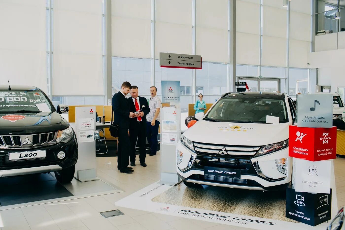 Автосалон Mitsubishi. Автосалон Mitsubishi в Оренбурге. Новый Mitsubishi в Красноярске автосалон. Фирменный Автоцентр Mitsubishi мойка. Купить мицубиси оренбург