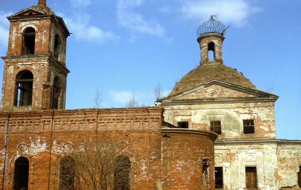 Село никольское никольский храм. Храм в никольском одинцовский район. Никольский храм села луцино. Церковь николая чудотворца в никольском село никольское. Никольское одинцовский район.