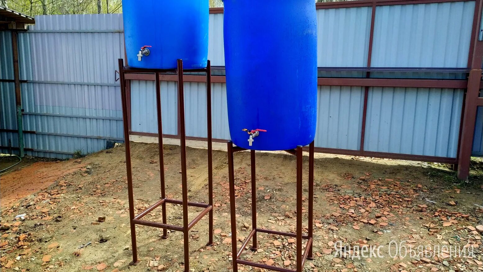 Насос для куба 1000 литров для полива. В саду стояла бочка для полива. Емкость для полива теплицы. Бочка для полива. В саду стояла бочка для полива.