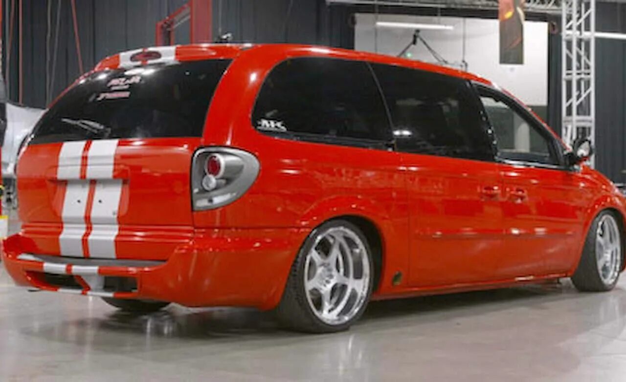 Тюнинг караван. Dodge Grand Caravan 4 Tuning. Dodge Grand Caravan Tuning. Dodge Caravan 2005 Tuning. Dodge Grand Caravan 4 обвес.