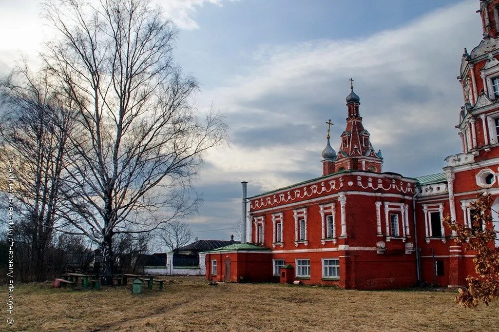 Усадьба софрино. Село Софрино Смоленская Церковь. Храм в Софрино Пушкинского района. Село Софрино Пушкинский район Церковь. Храм в деревне Софрино Пушкинского района.