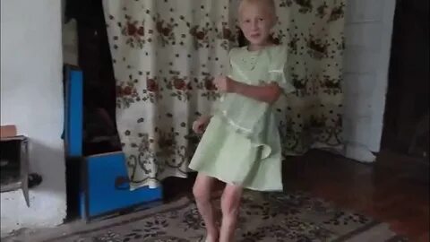 Одевать платье видео