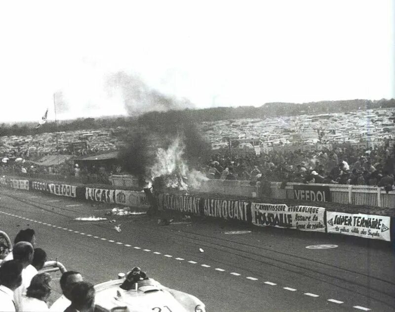 Авария Пьера Левега на гонке 24 часа Ле-Мана 1955 года. 24 июня 19