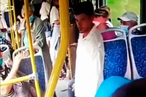 Напали на автобус