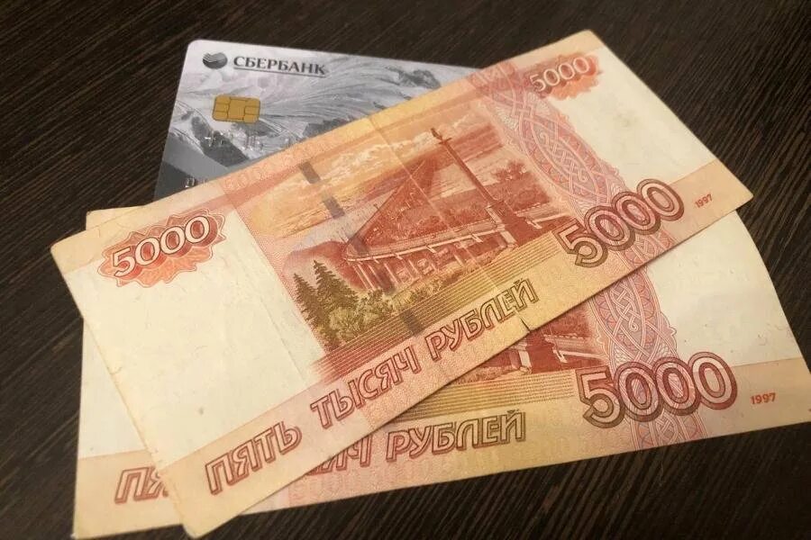Выплаты по 10 тысяч в 2025 году. 10 тысяч рублей. пятитысячная купюра. деньги 10 000 рублей. 10 000 000 рублей.