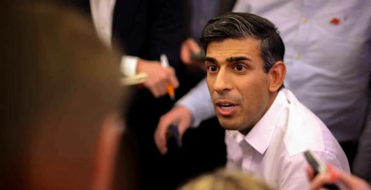 премьер министр великобритании сейчас риши сунак. премьер великобритании риши сунак. премьер-министр британии сейчас риши сунак. премьер-министр британии похож на яшку цыгана фото. риши сунак премьер министр.