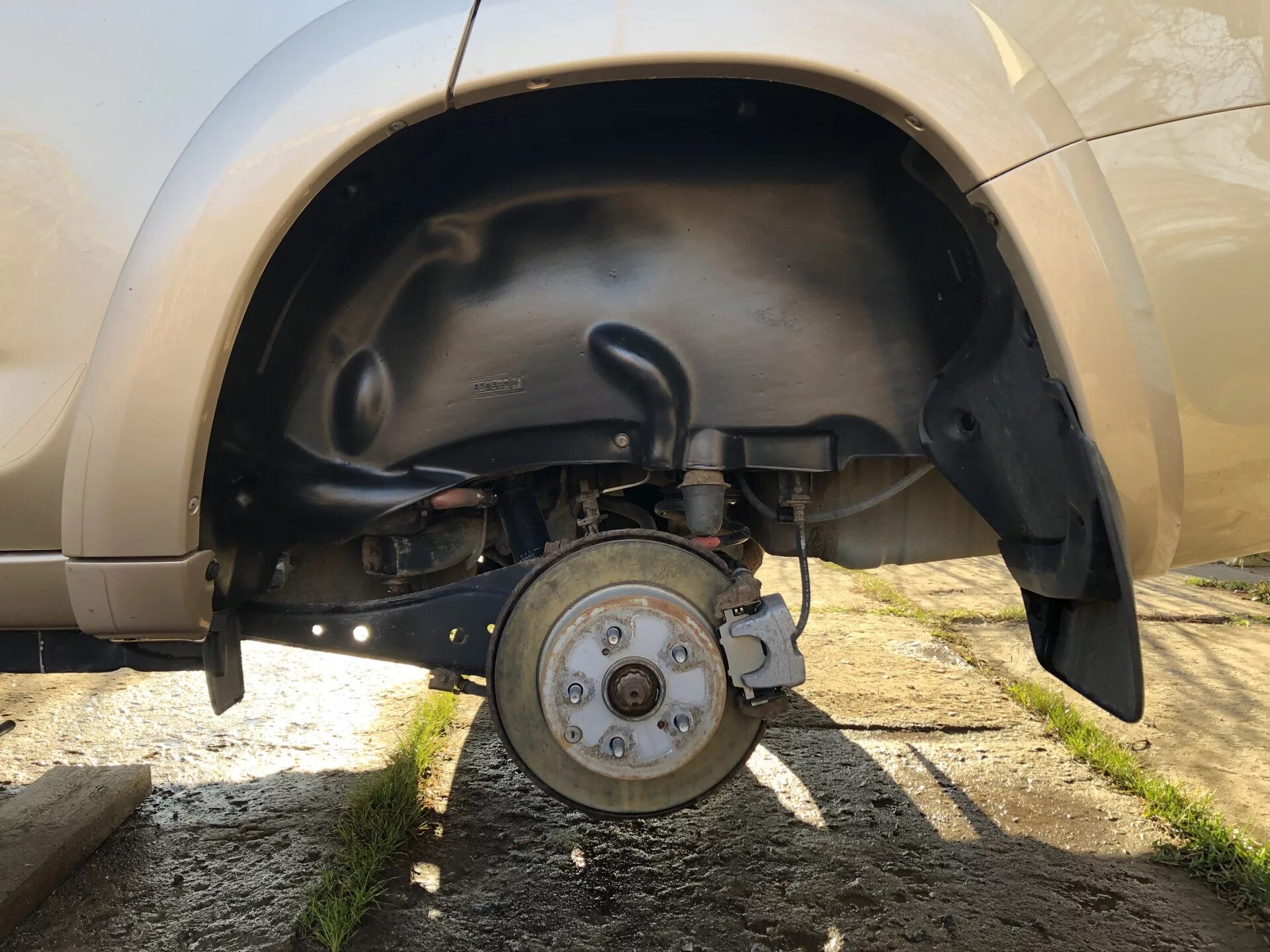 Задние локера рав4 2009. Подкрыльник тойота рав 4. Арка заднего колеса rav4 lll 2007. Подкрылок задний левый тойота рав 4. Редуктор задний рав 4 2011 защита.