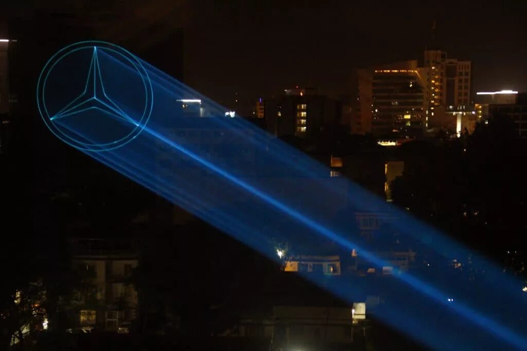 Глория оптическое явление в облаках. Явления в небе. Светящиеся дроны в ночном небе. Истребители сопровождают нло. Лазерная голограмма в воздухе.