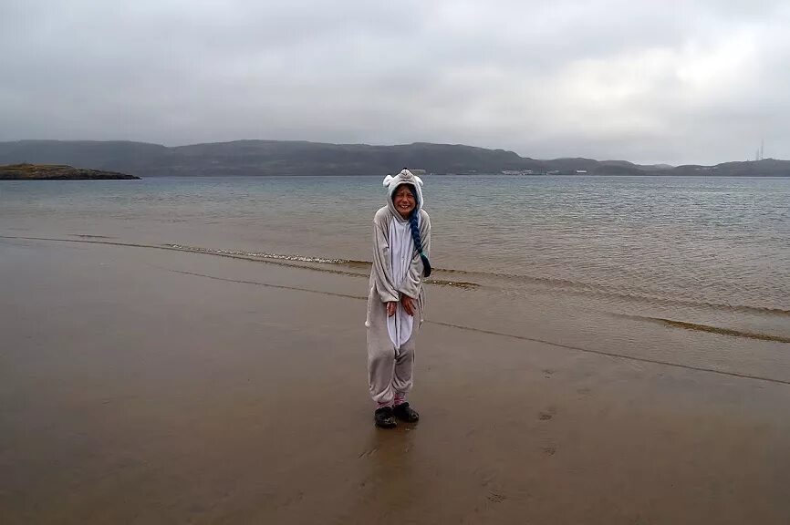 В белом море купаются. Белое море северодвинск лето. Белое море березники. Белое море купаются. Купаются ли люди в белом море.