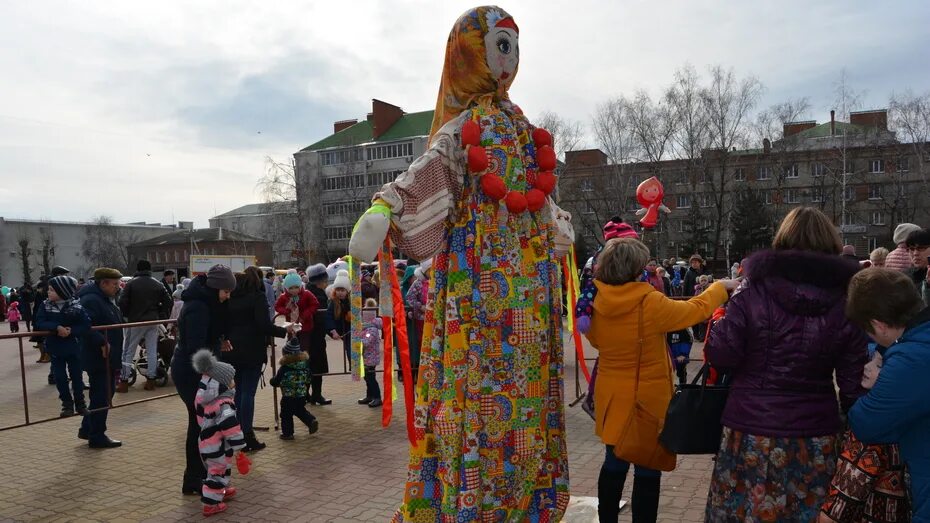 Динамо воронеж масленица. Чучело на Масленицу. Празднование Масленицы. Детям о Масленице. Широкая Масленица.