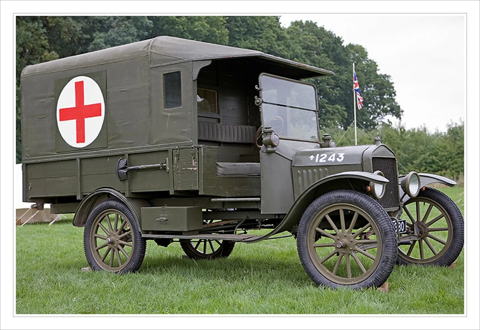 Автомобили первой мировой. Ford model t 1916. Ford 1916 Ambulance. Форд т1. Форд т санитарный.