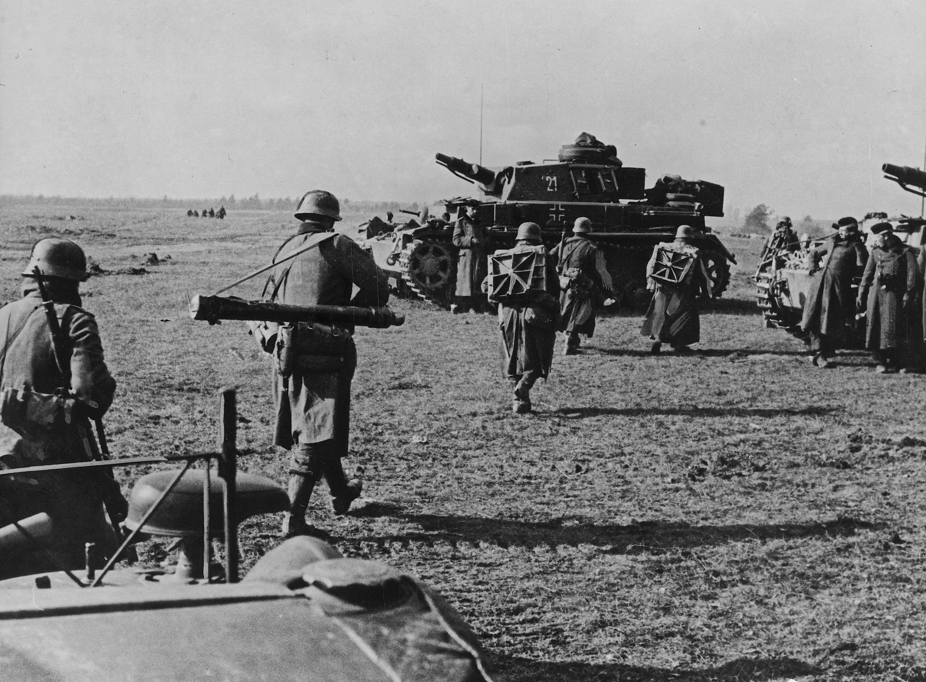 5 октября 1941. Бои под Вязьмой 1941. Немецкие танки од Вязьмой 1941. Бои под Вязьмой в октябре 1941 года. Катастрофа под Вязьмой 1941.