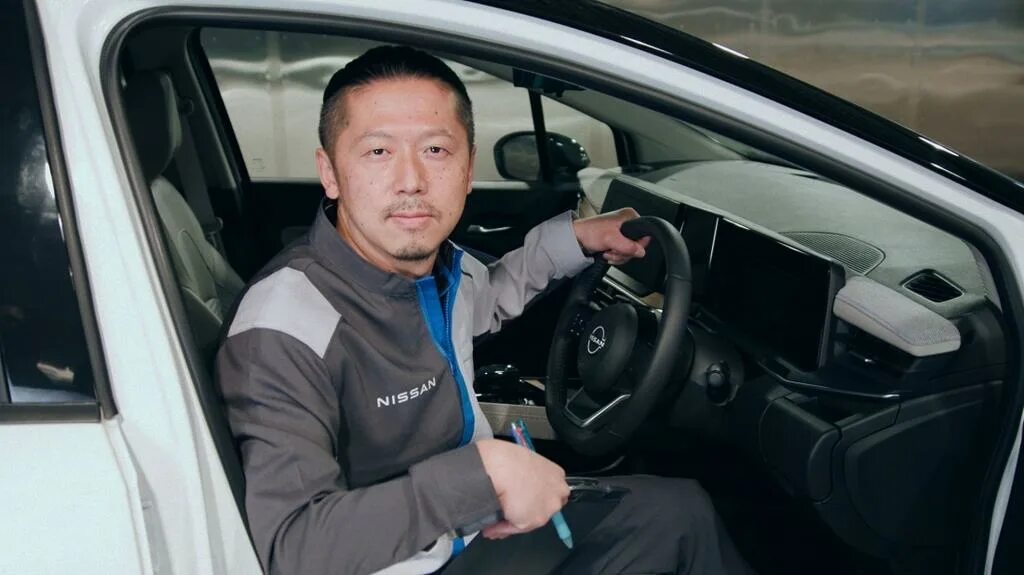 Ниссан воняет. Запах нового автомобиля. Запах new car. Ниссан воняет. В салоне автомобиля воняет.